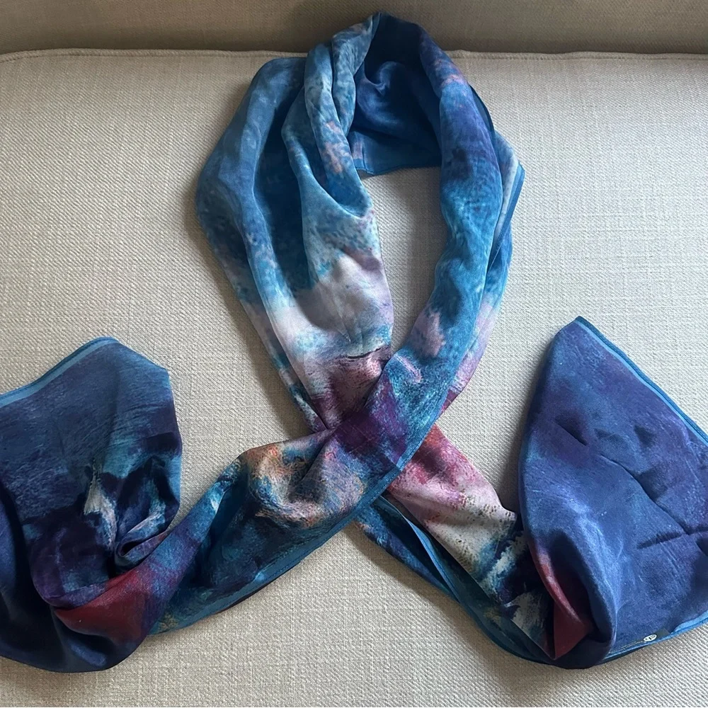 Cocoon House 100% silk Elegant Blue and Red Scarf